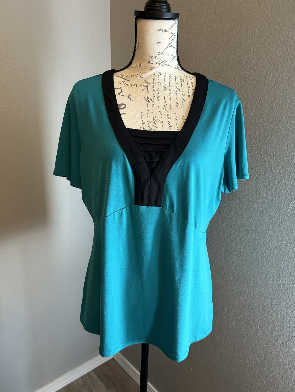 Vintage East 5th XL Black & Teal Blouse